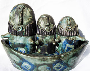 Pottery vessel 3 men in a boat