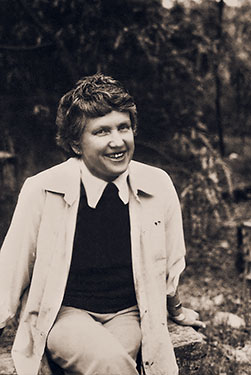 Elsa Arden, Potter in Warrandyte Australia